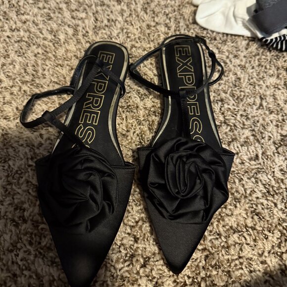EXPRESS FLATS- WITH FLOWER SIZE 9 USED LIKE NEW - Picture 1 of 2